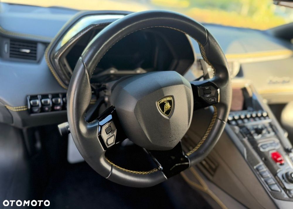 Lamborghini Aventador - 9