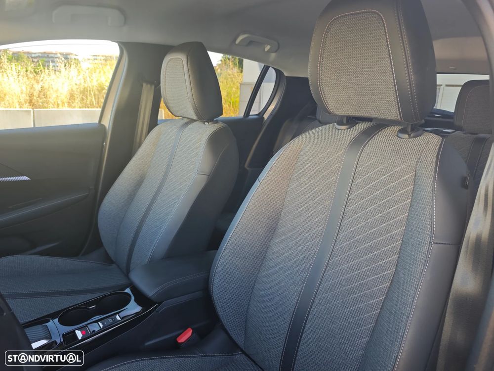Peugeot e-208 Allure - 28