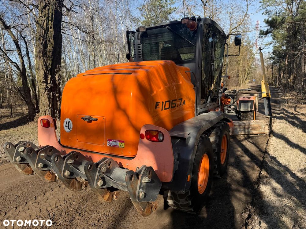 New Holland F 106.7 A - 8