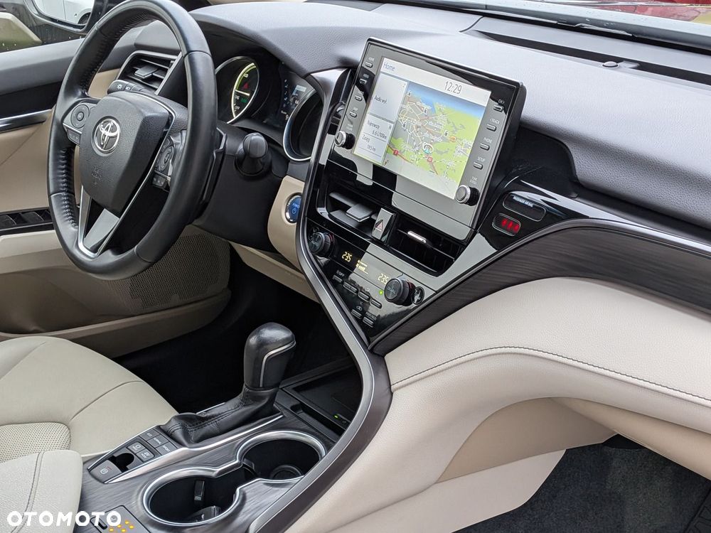 Toyota Camry 2.5 Hybrid Executive CVT - 21