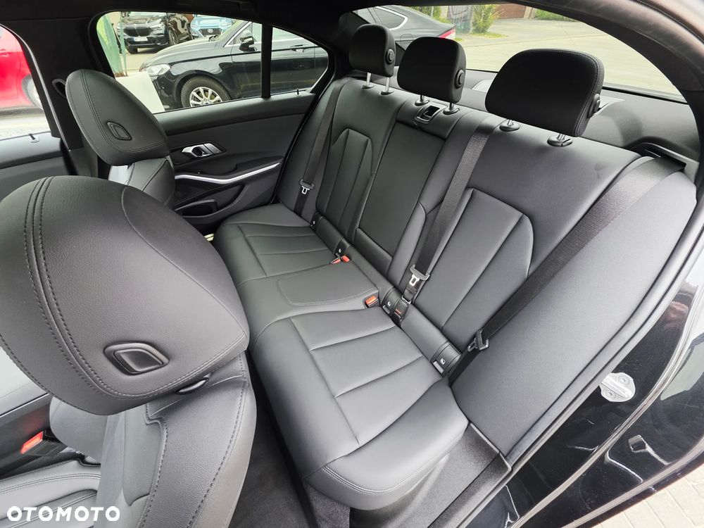 BMW Seria 3 330e Sport Line - 4