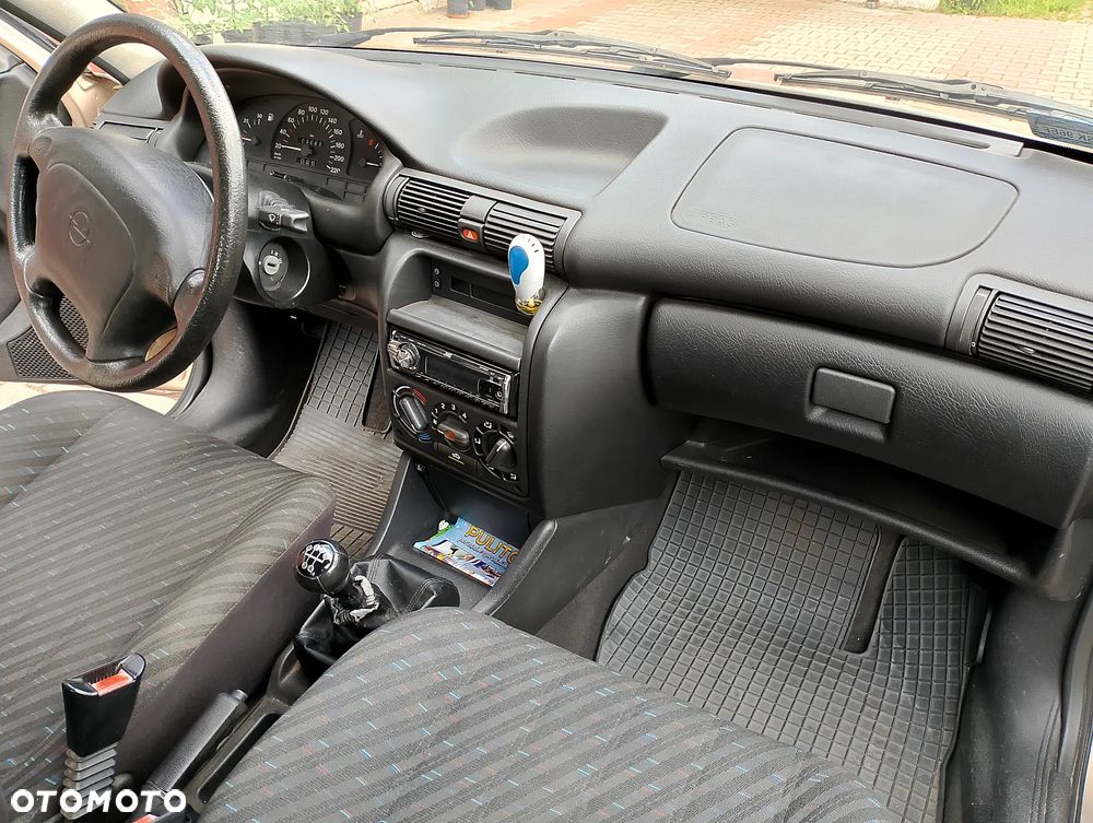 Opel Astra 1.4 Start - 11