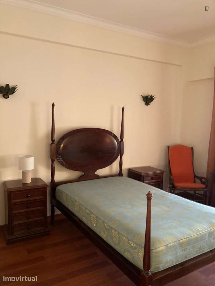 Quarto - localizado em Benfica Lisbon - Grande imagem: 2/26