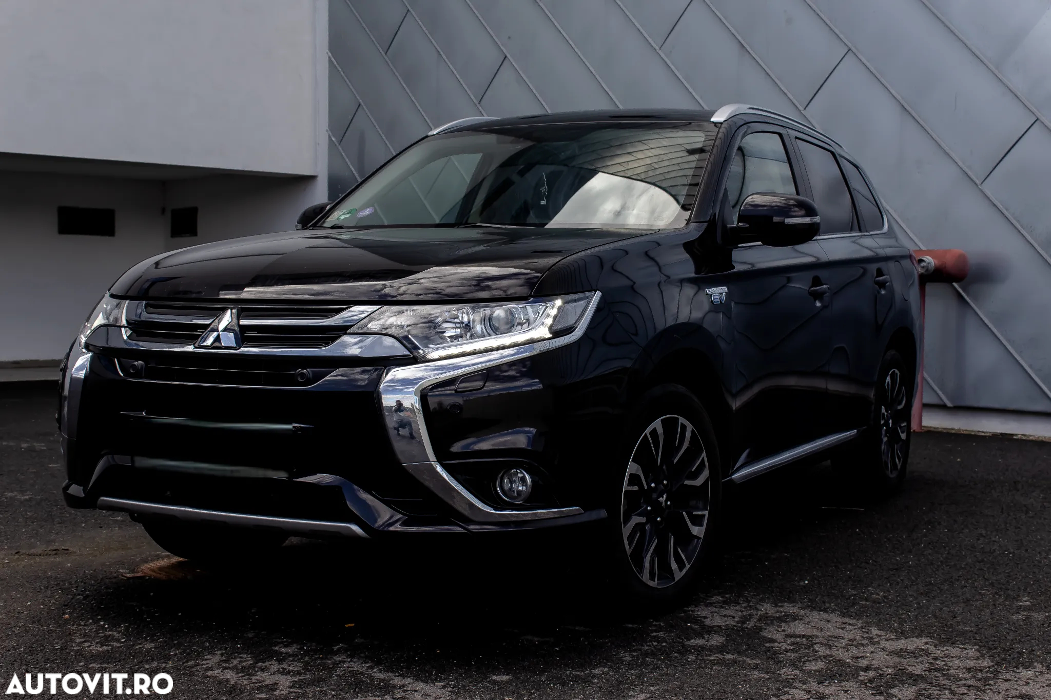 Mitsubishi Outlander 2.0 4WD Plug-In Hybrid Top - 2
