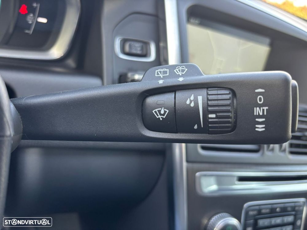 Volvo XC 60 2.0 D4 R-Design - 28