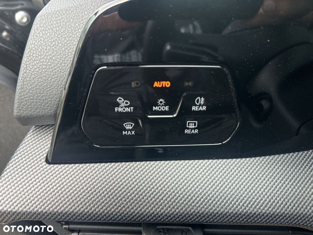 Volkswagen Golf Variant 1.5 eTSI mHEV R-Line Plus DSG - 26