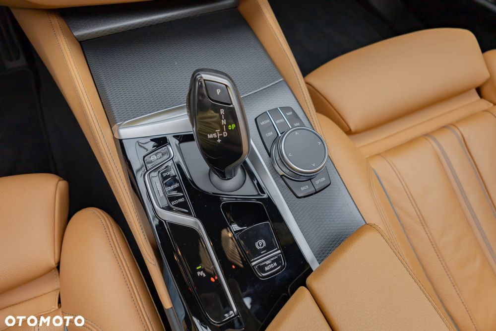 BMW Seria 5 540i xDrive mHEV M Sport sport - 38