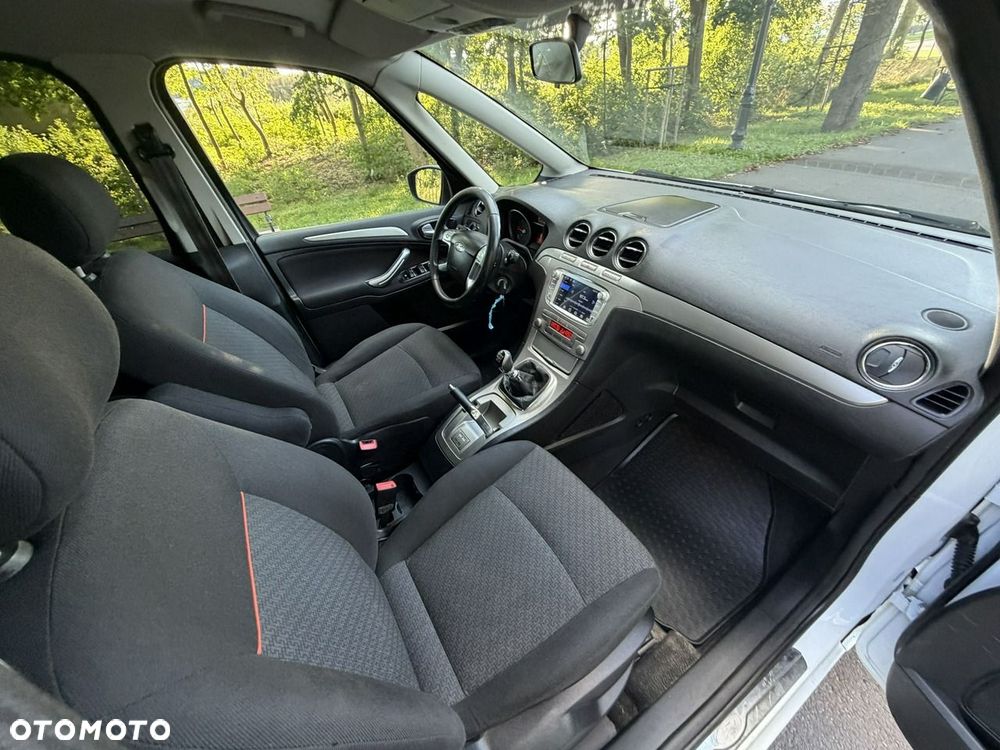 Ford Galaxy - 32