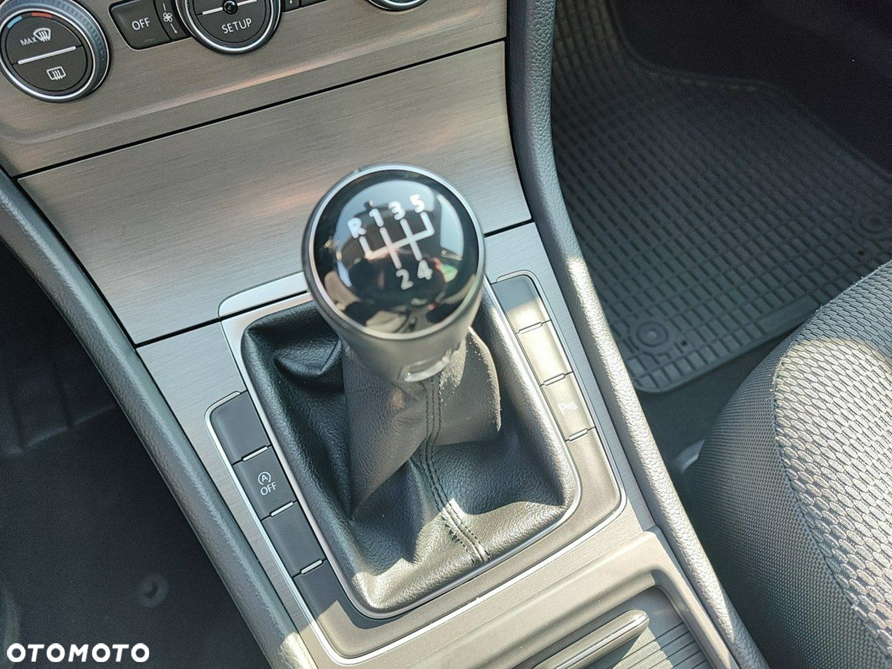 Volkswagen Golf - 14