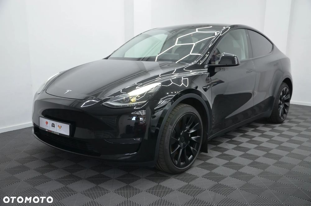 Tesla Model Y Long Range AWD - 4