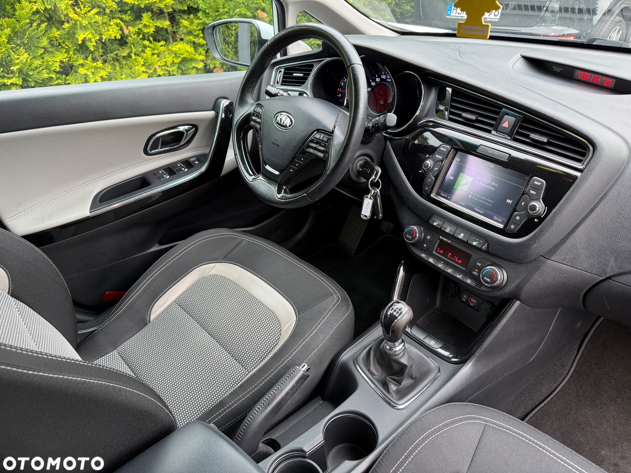 Kia Ceed 1.6 CRDi 136 ISG Spirit - 10