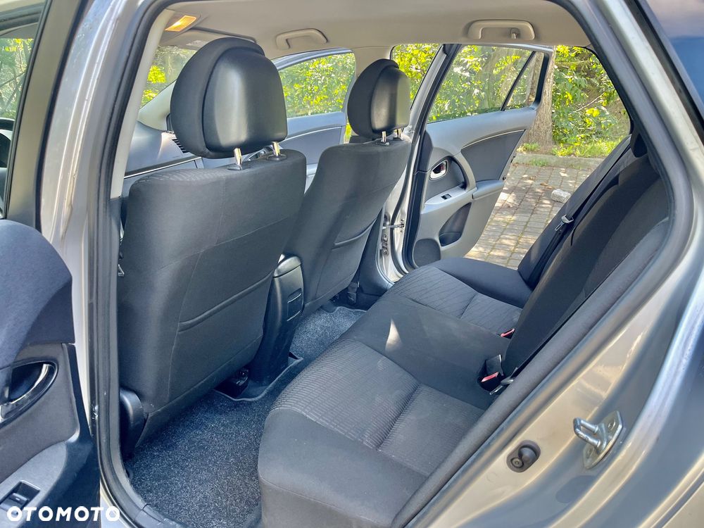 Toyota Avensis 2.0 D-4D Sol - 25