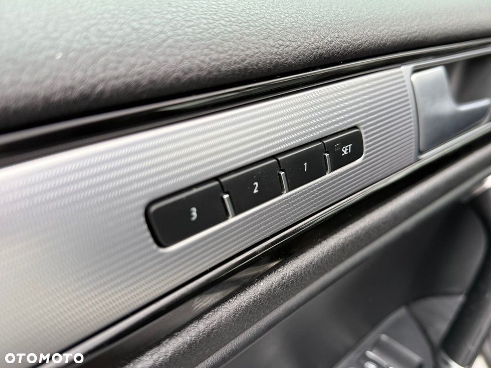 Volkswagen Touareg - 23