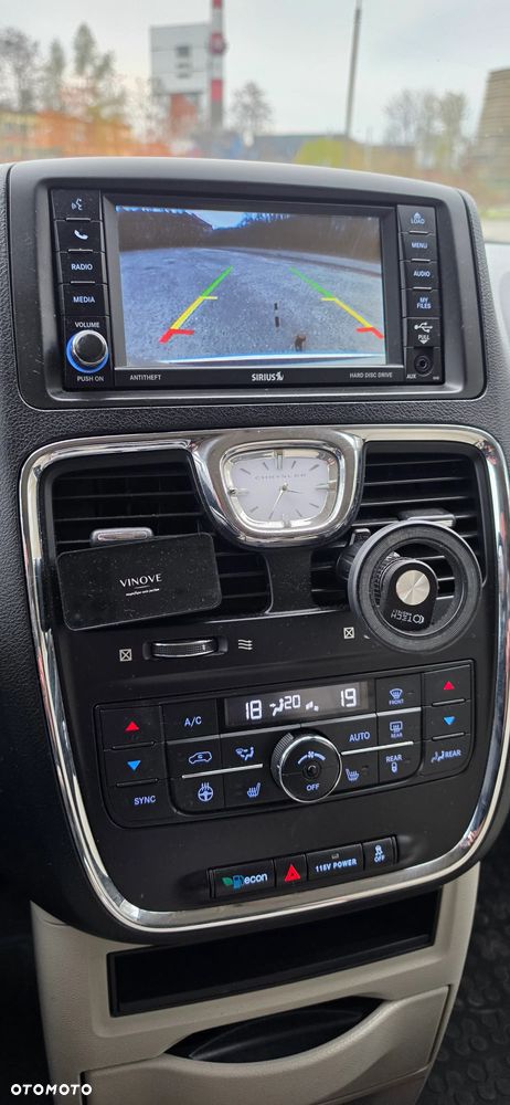 Chrysler Town & Country 3.6 Limited - 18