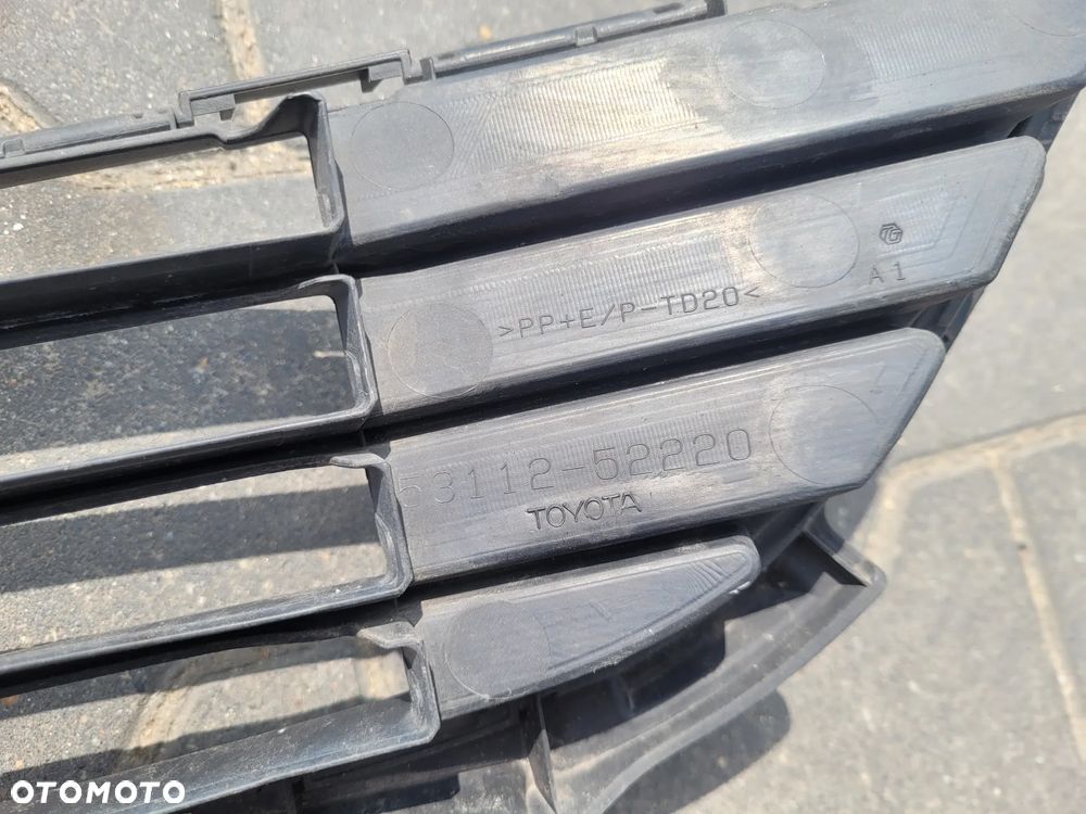 Kratka zderzaka środkowa Toyota Verso S 2011-2015r 53112-52220 - 2