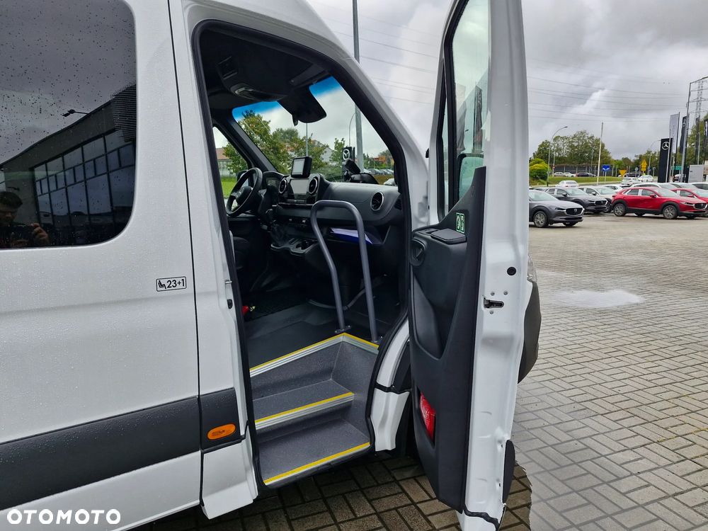 Mercedes-Benz Sprinter - 11