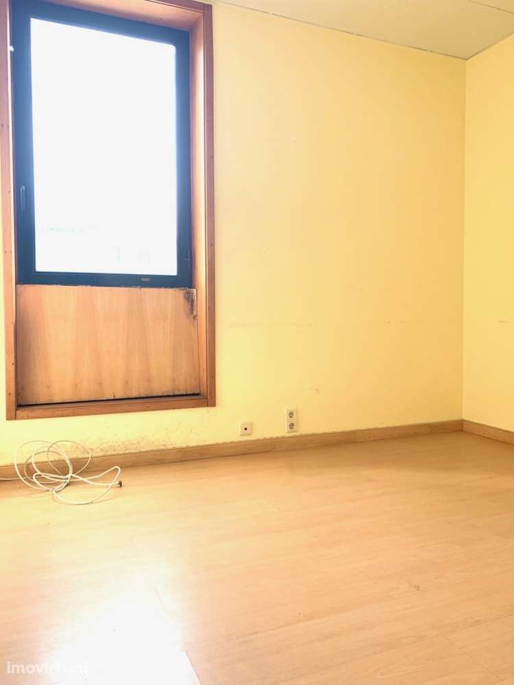 Escritório c/ 100 m2, 1 lugar de garagem, junto á Casa da Música... - Grande imagem: 3/5
