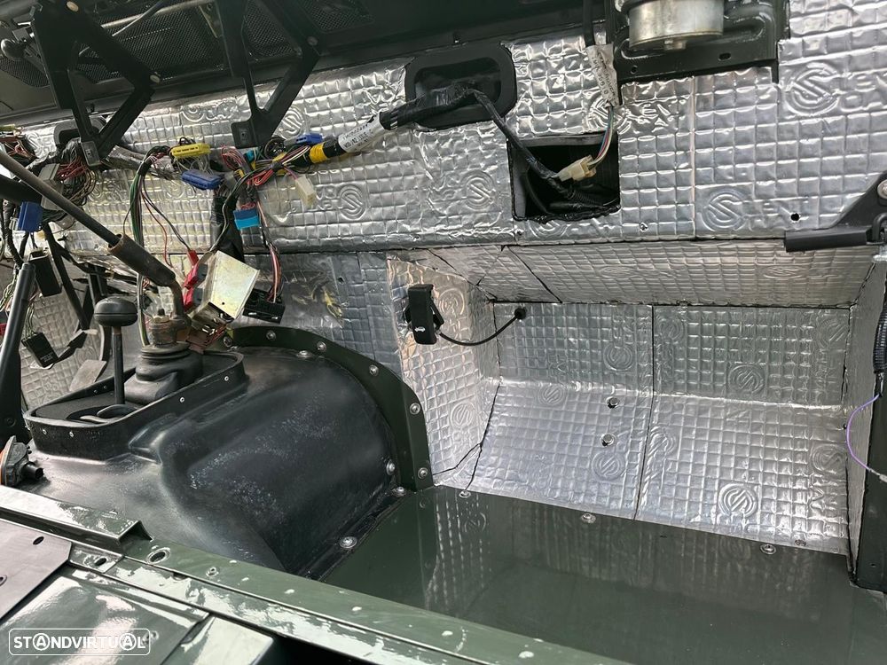 Land Rover Defender 130 - 25