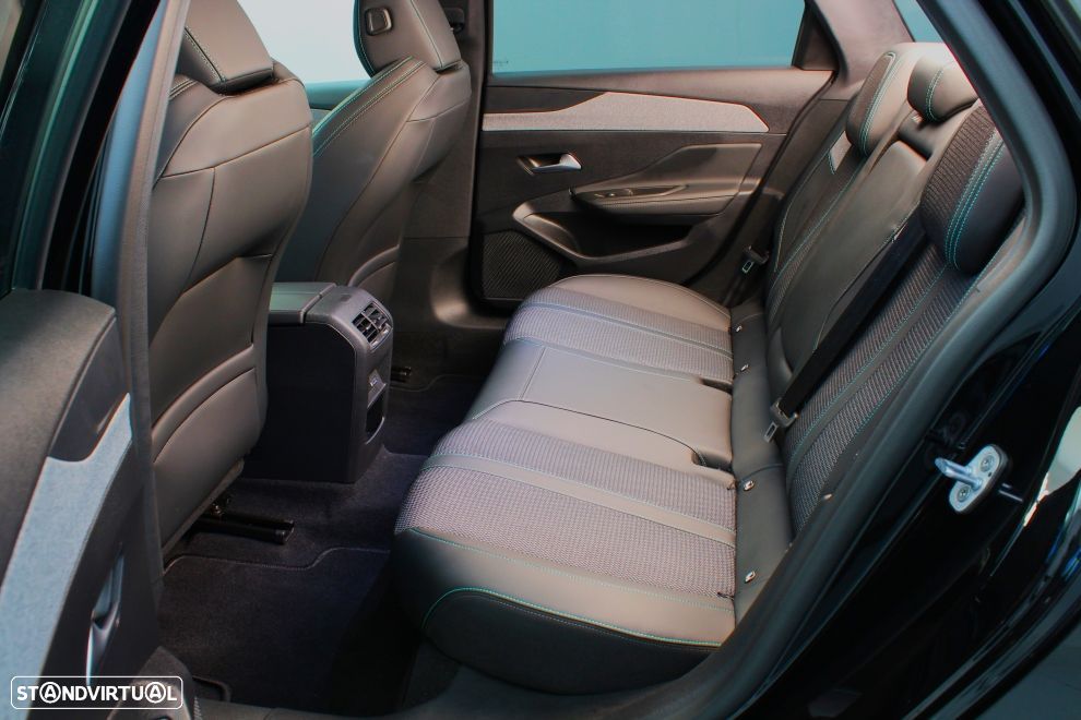 Peugeot 308 SW 1.5 BlueHDi Allure - 23