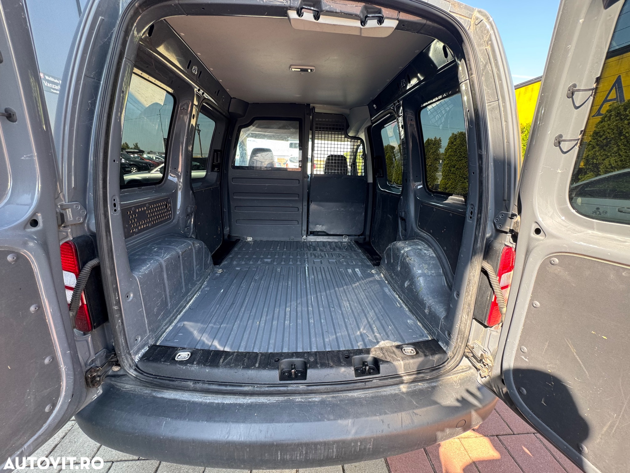 Volkswagen Caddy - 9