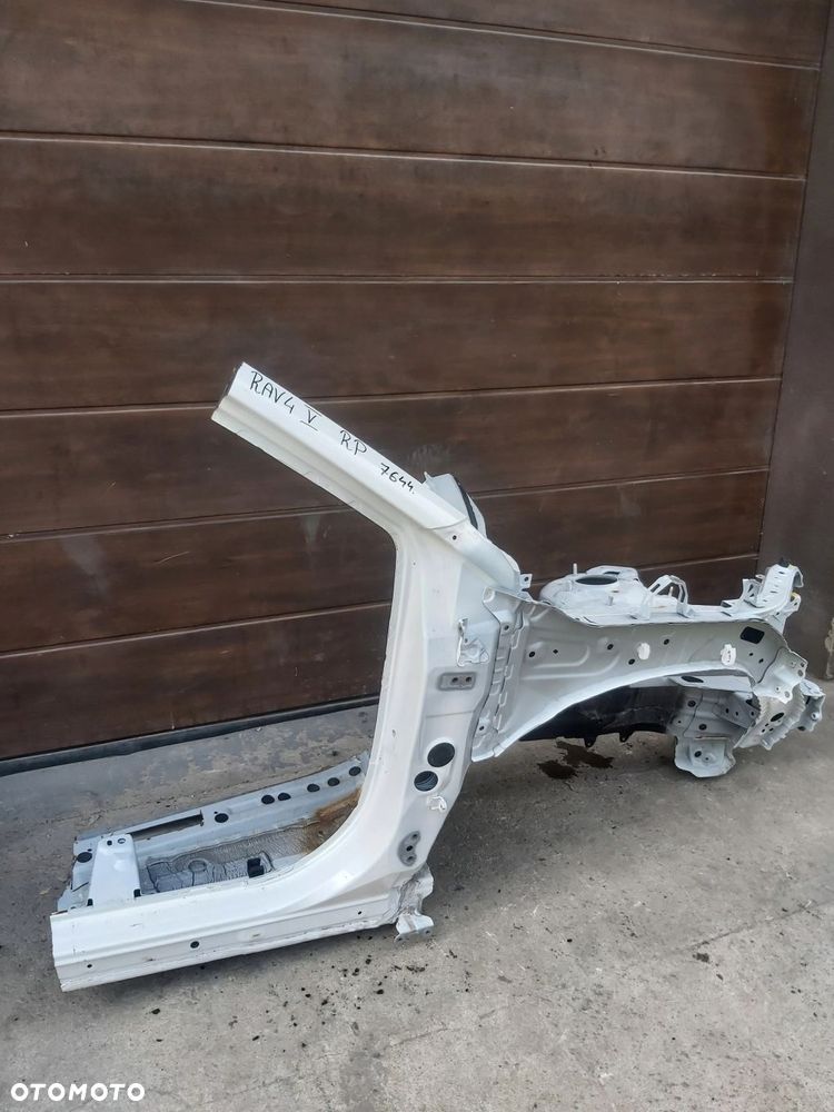 Toyota RAV4 V 2,5 podłużnica ćwiartka prawa przód słupek A - 11