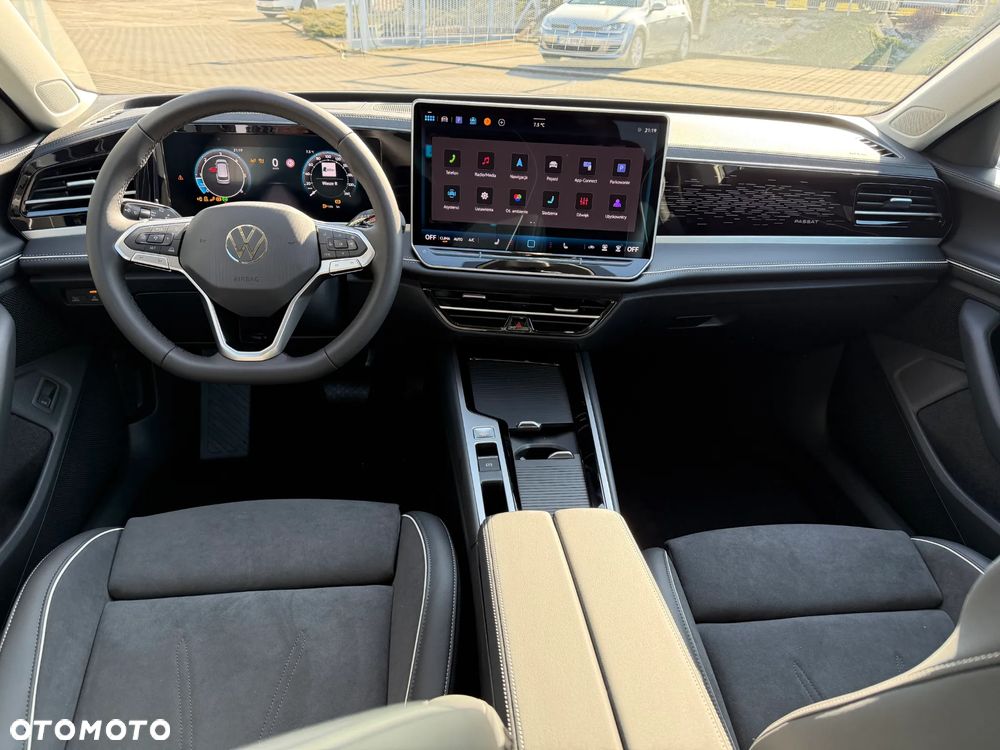 Volkswagen Passat 2.0 TDI SCR 4Mot Elegance DSG - 10