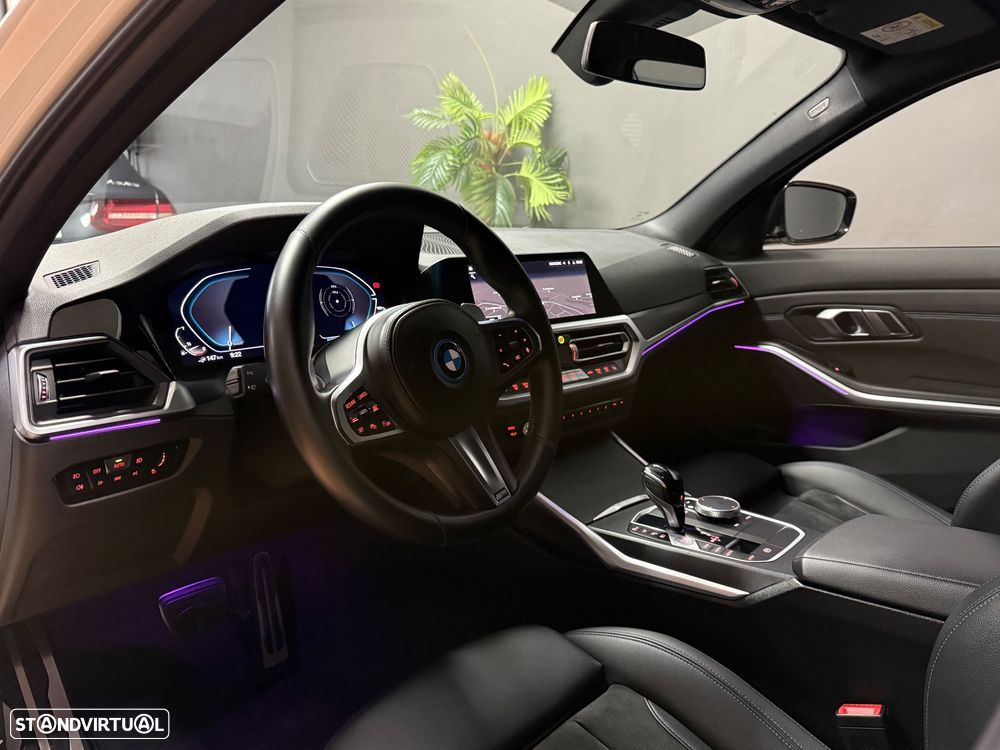 BMW 330 e Pack Desportivo M Auto - 10