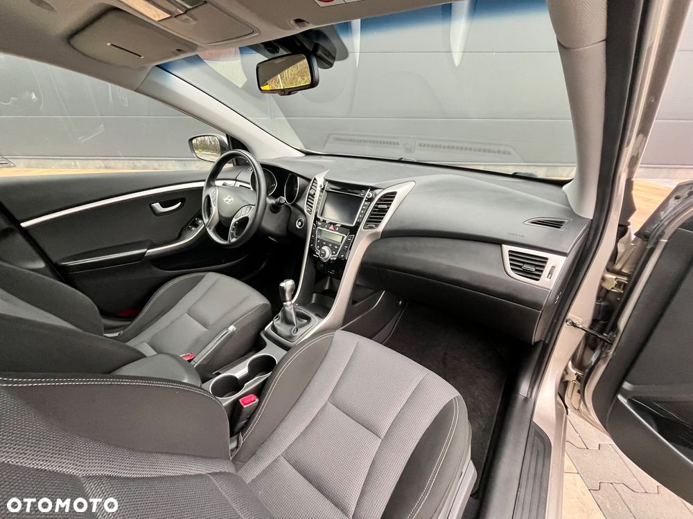 Hyundai i30 blue 1.6 CRDi YES Gold - 15