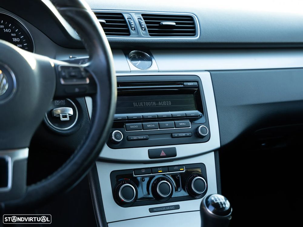 VW Passat Variant 1.6 TDI BlueMotion - 19