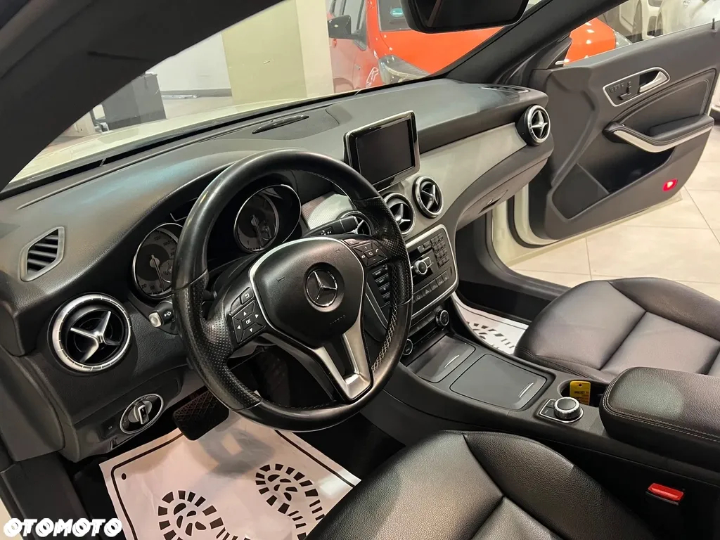 Mercedes-Benz CLA 250 7G-DCT - 24