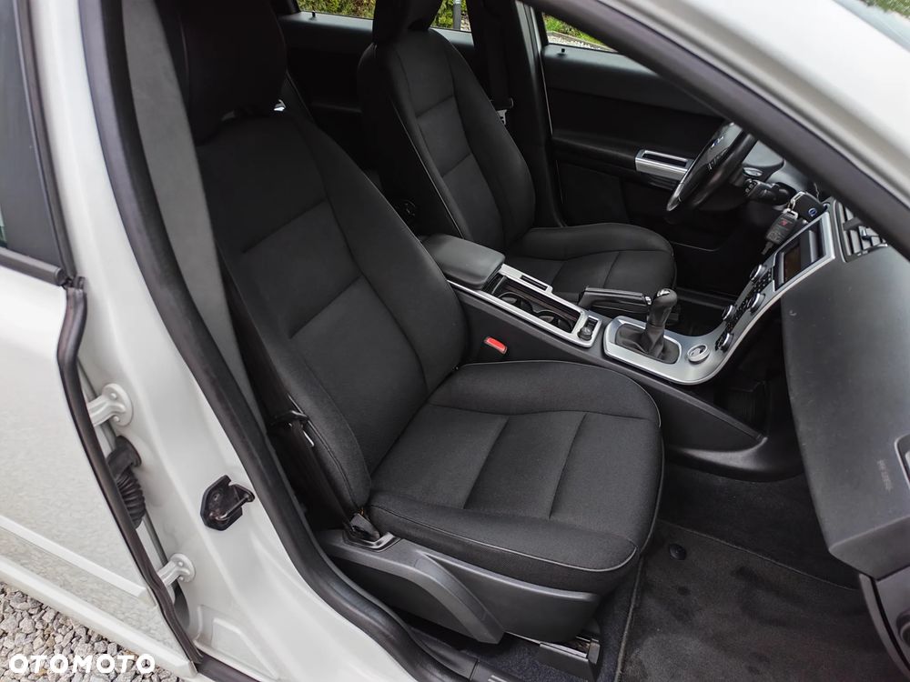 Volvo V50 D3 - 13