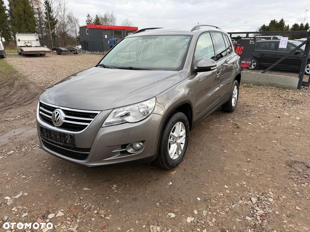 Volkswagen Tiguan - 1