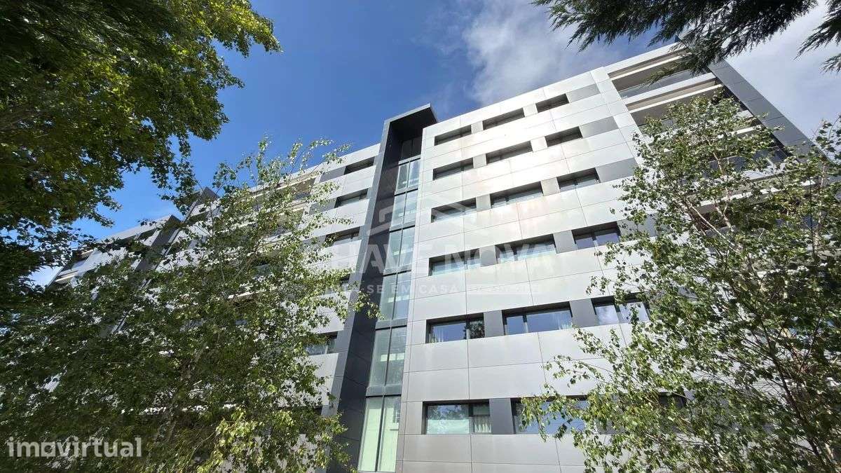 Apartamento T4 c/ Garagem Box em Santa Marinha (Gaiashopping) - Grande imagem: 2/37