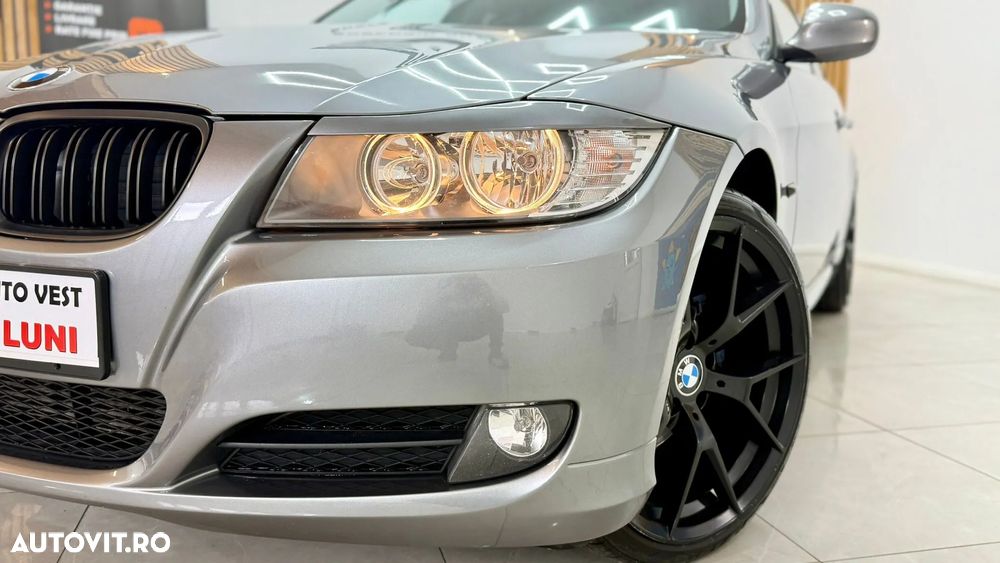 BMW Seria 3 320d DPF Touring - 12