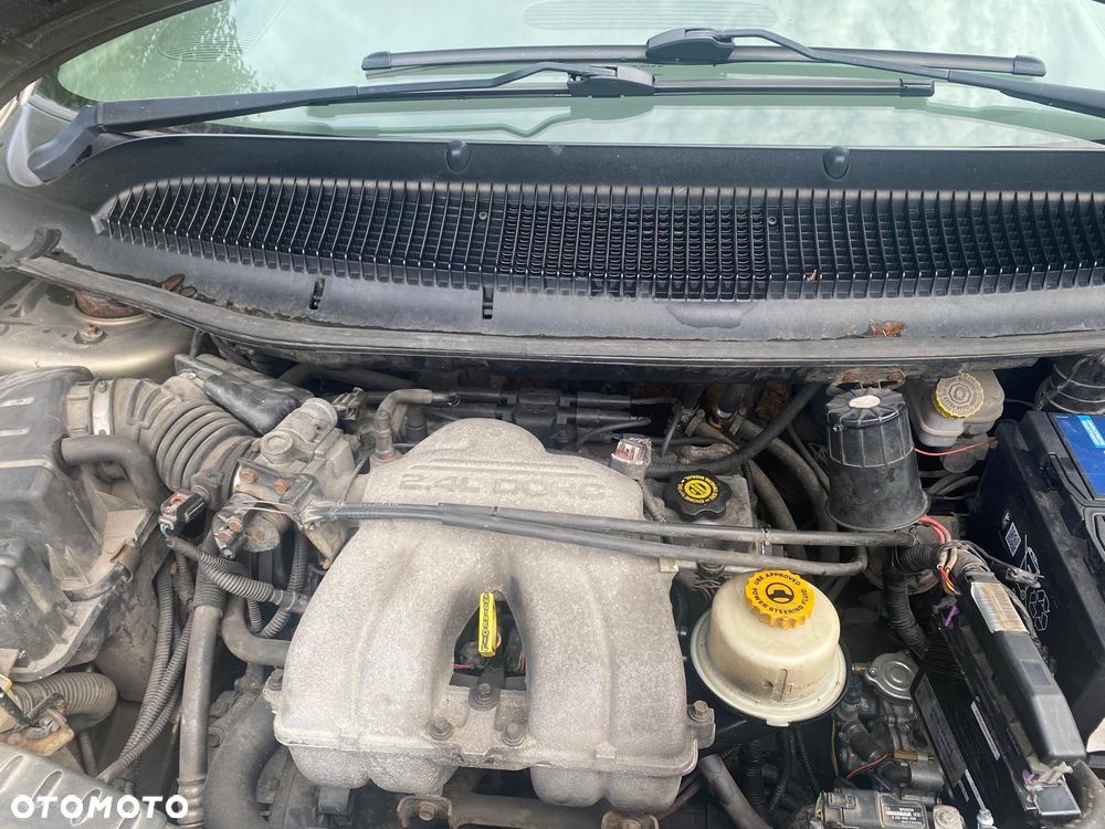 Chrysler Voyager 2.4 SE - 16