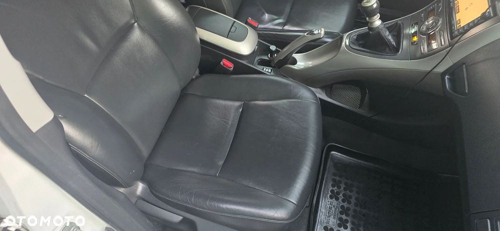 Toyota Auris 2.2 D-4D D-CAT - 24