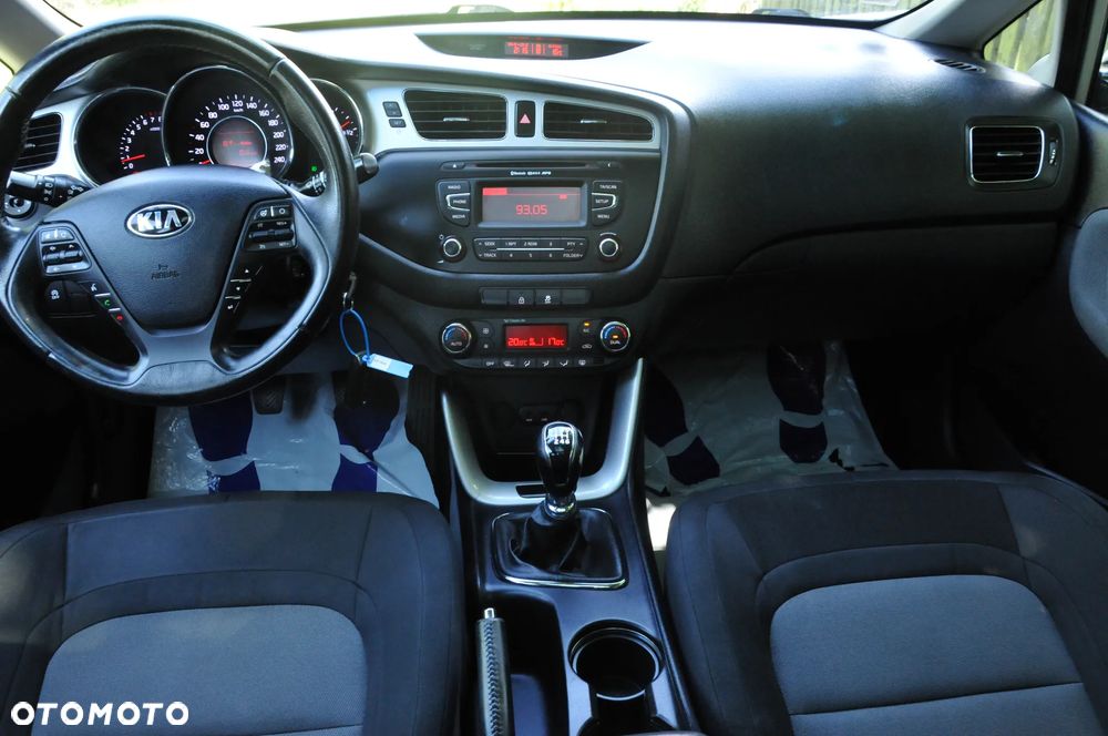 Kia Ceed 1.6 GDI Dream Team Edition - 19