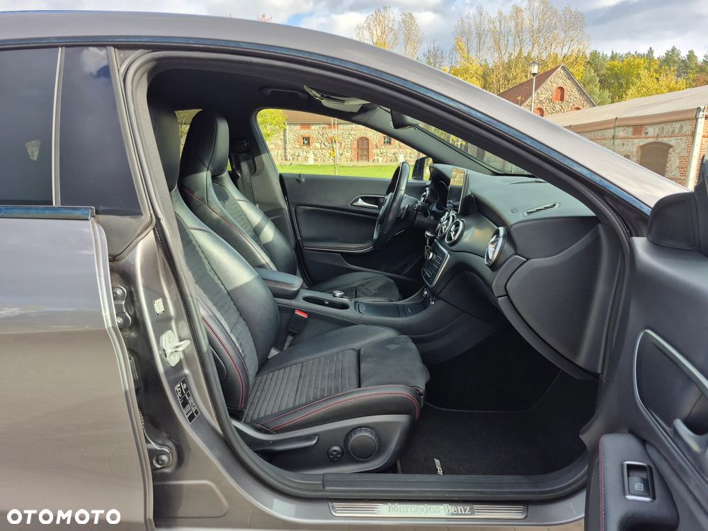 Mercedes-Benz CLA 250 4Matic 7G-DCT AMG Line - 30