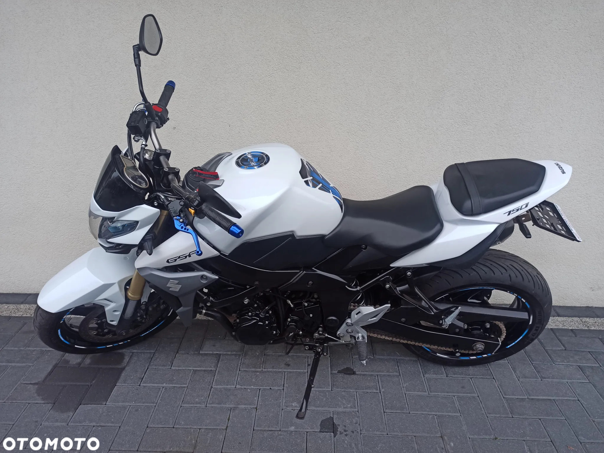 Suzuki GSR - 3