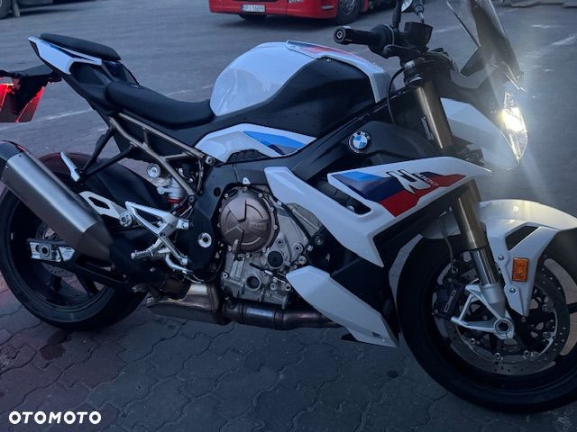 BMW S - 4