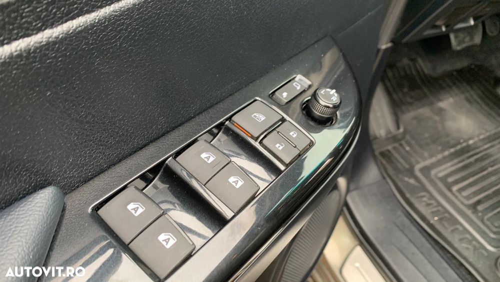 Toyota Hilux 2.8D 204CP 4x4 Double Cab AT Invincible Color Edition - 19