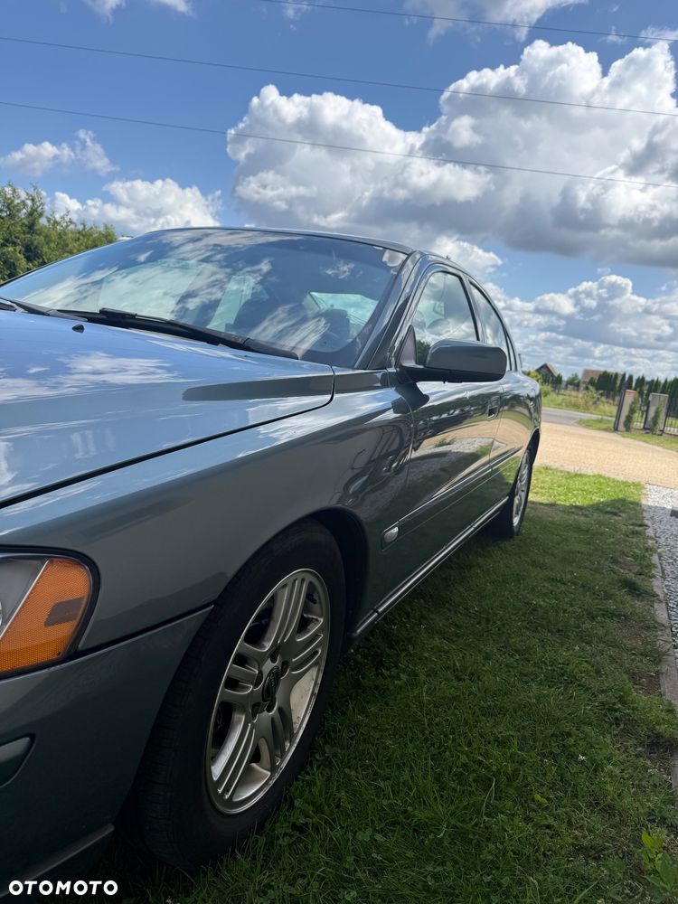 Volvo S60 2.5T Momentum - 4