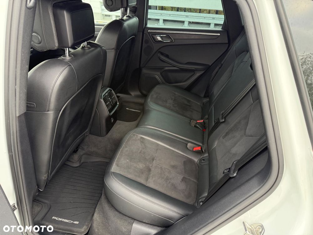Porsche Macan - 33