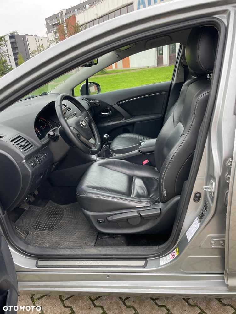 Toyota Avensis 1.8 Premium - 13