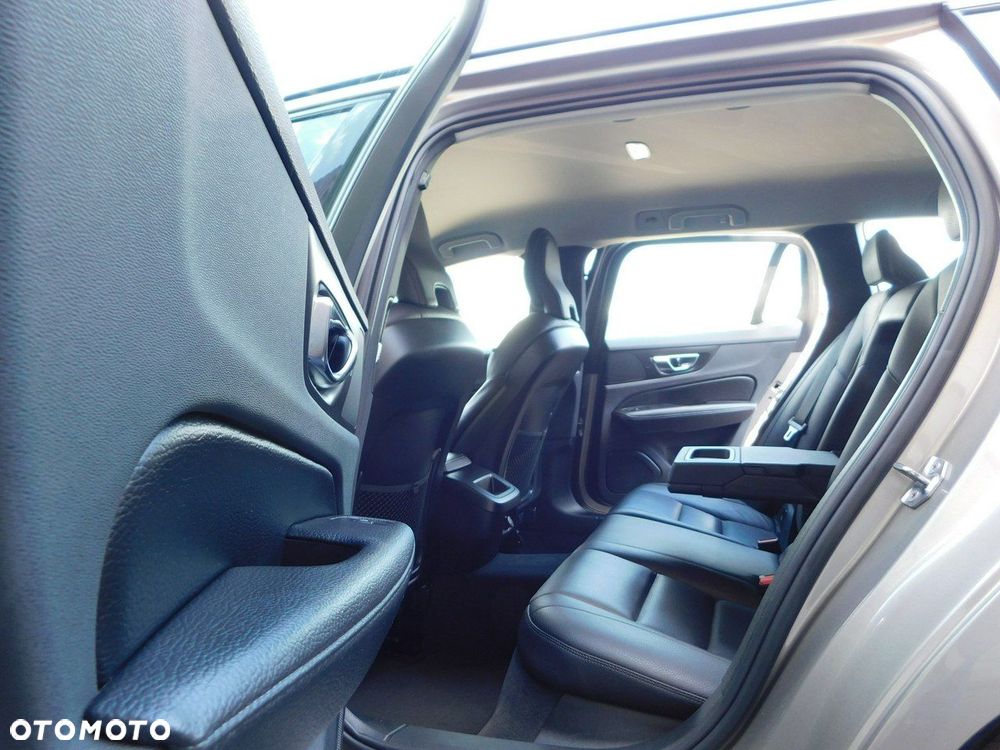 Volvo V60 D3 Momentum Pro - 12