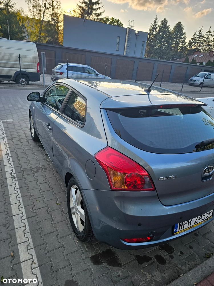 Kia Ceed - 7