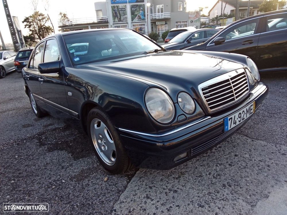 Mercedes-Benz E 300 TD Classic - 3