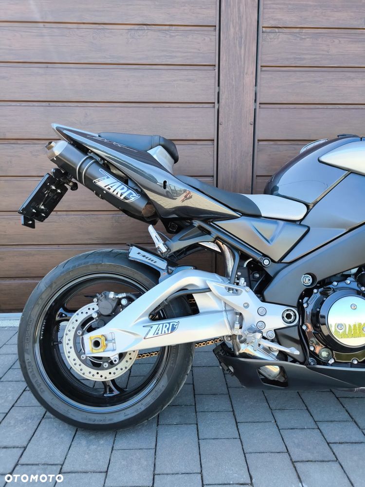 Suzuki GSX - 13