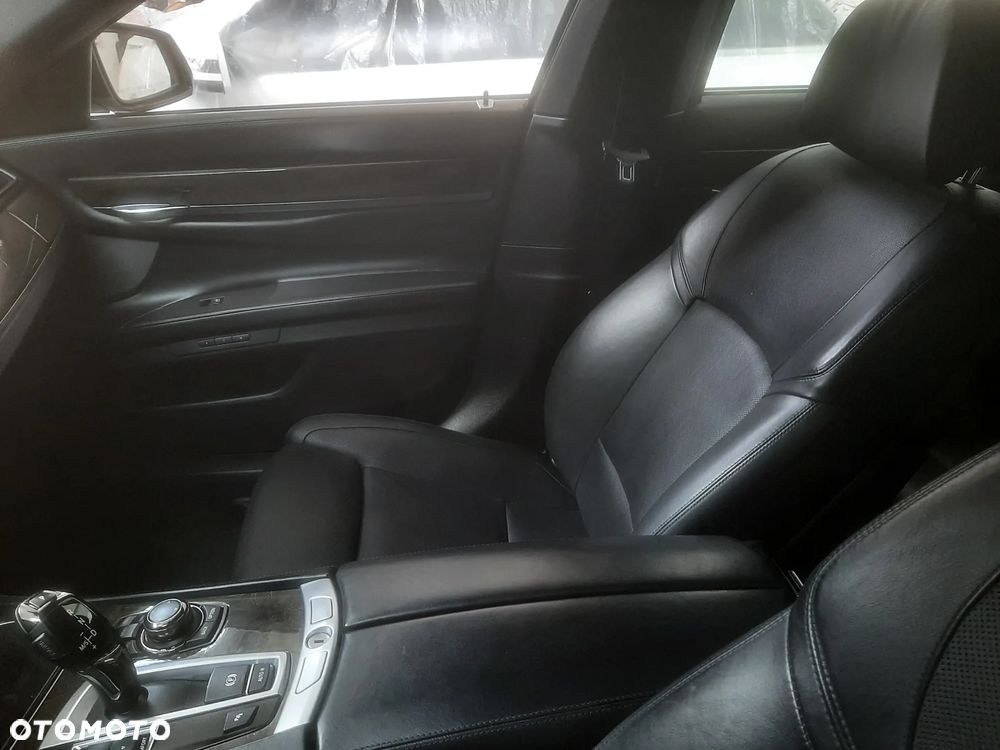 BMW Seria 7 750i - 13