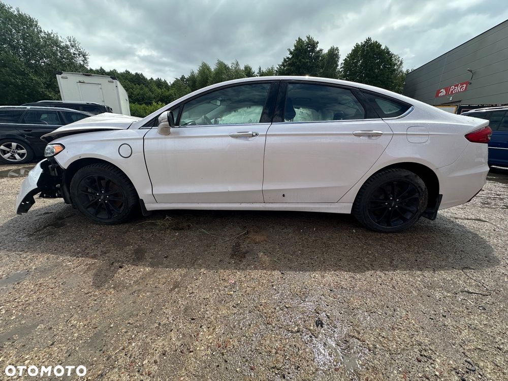 Ford Fusion - 4